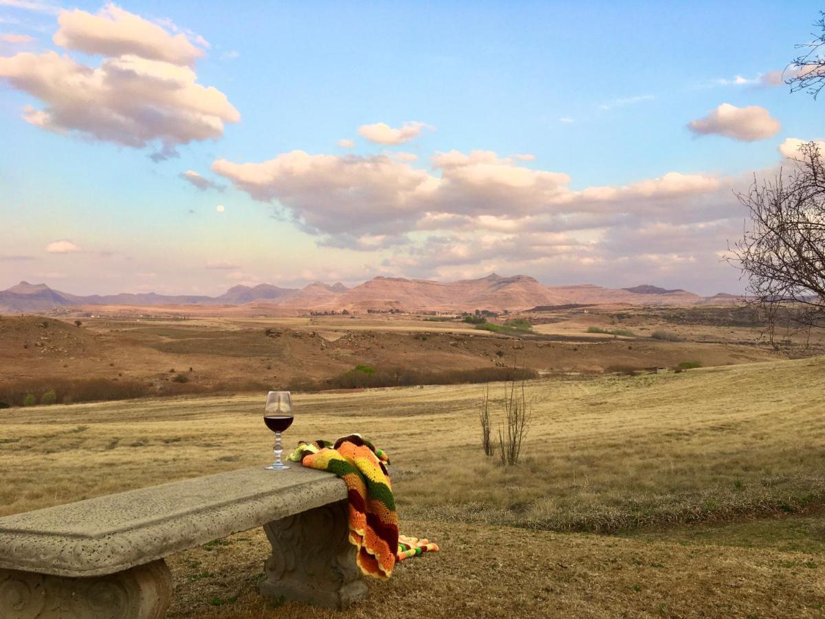 Jovali Clarens Hotel Bagian luar foto