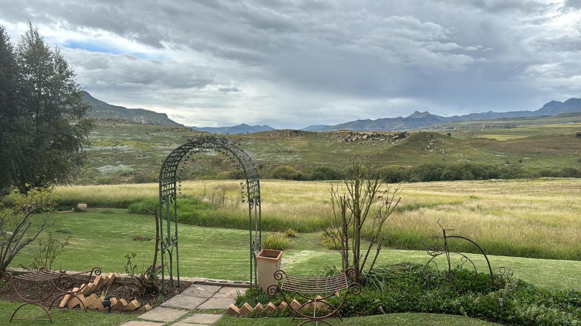 Jovali Clarens Hotel Bagian luar foto